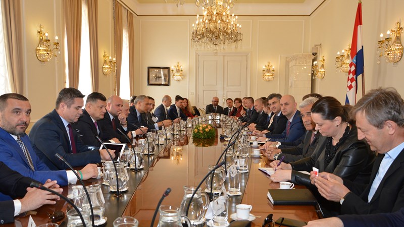 Premijer Plenković s dobavljačima Agrokora: Od danas kreće protok robe prema dućanima